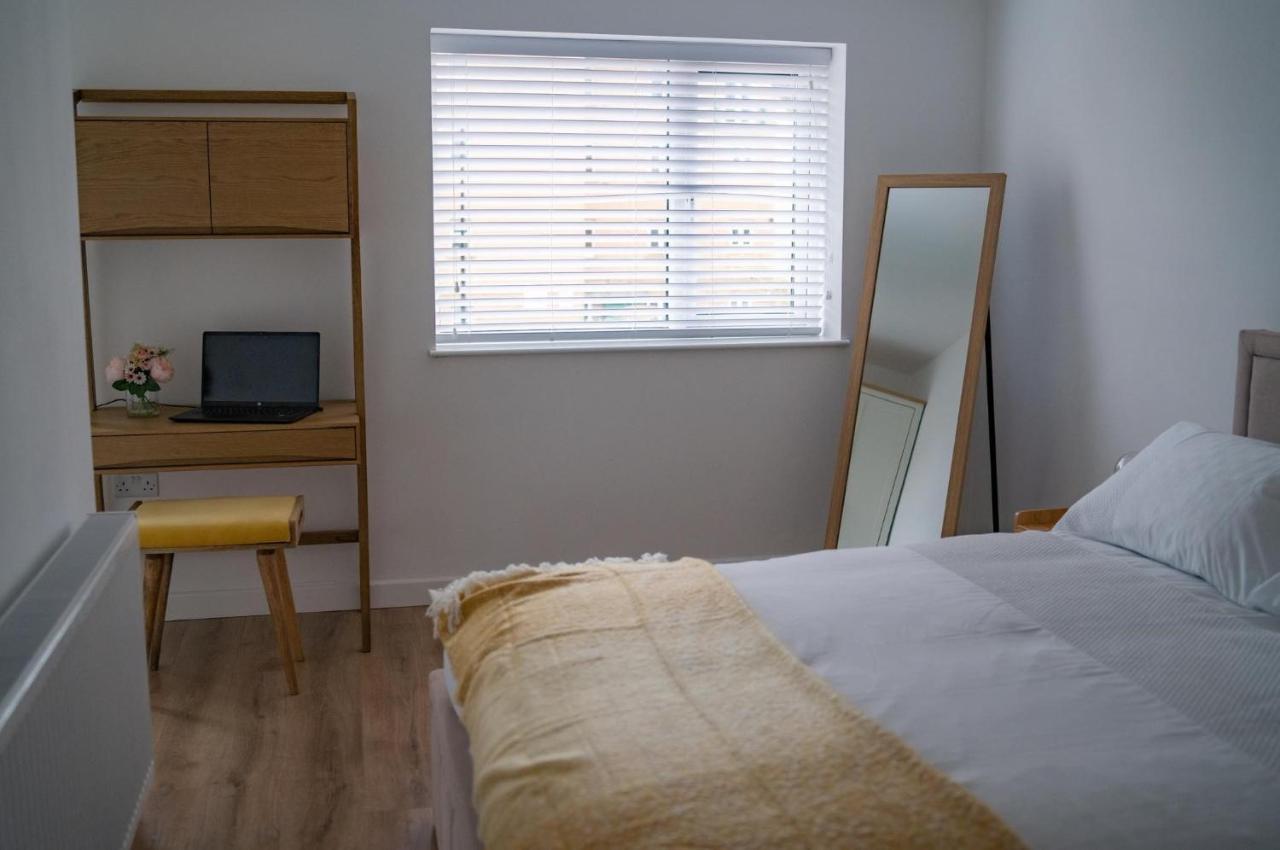 The Red House Modern Stylish Home From Home Walking Distance To Cardiff Bay And City Centre With Parking מראה חיצוני תמונה