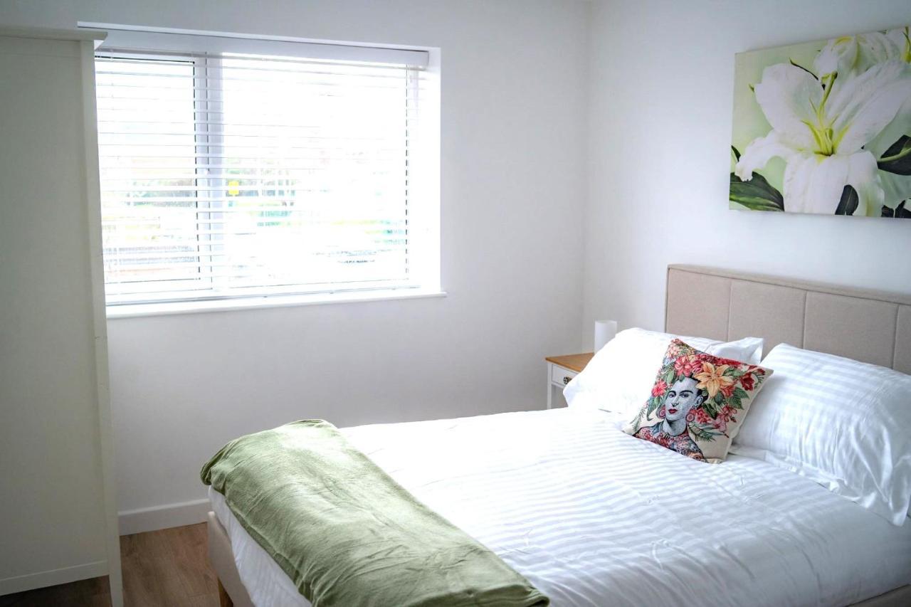 The Red House Modern Stylish Home From Home Walking Distance To Cardiff Bay And City Centre With Parking מראה חיצוני תמונה