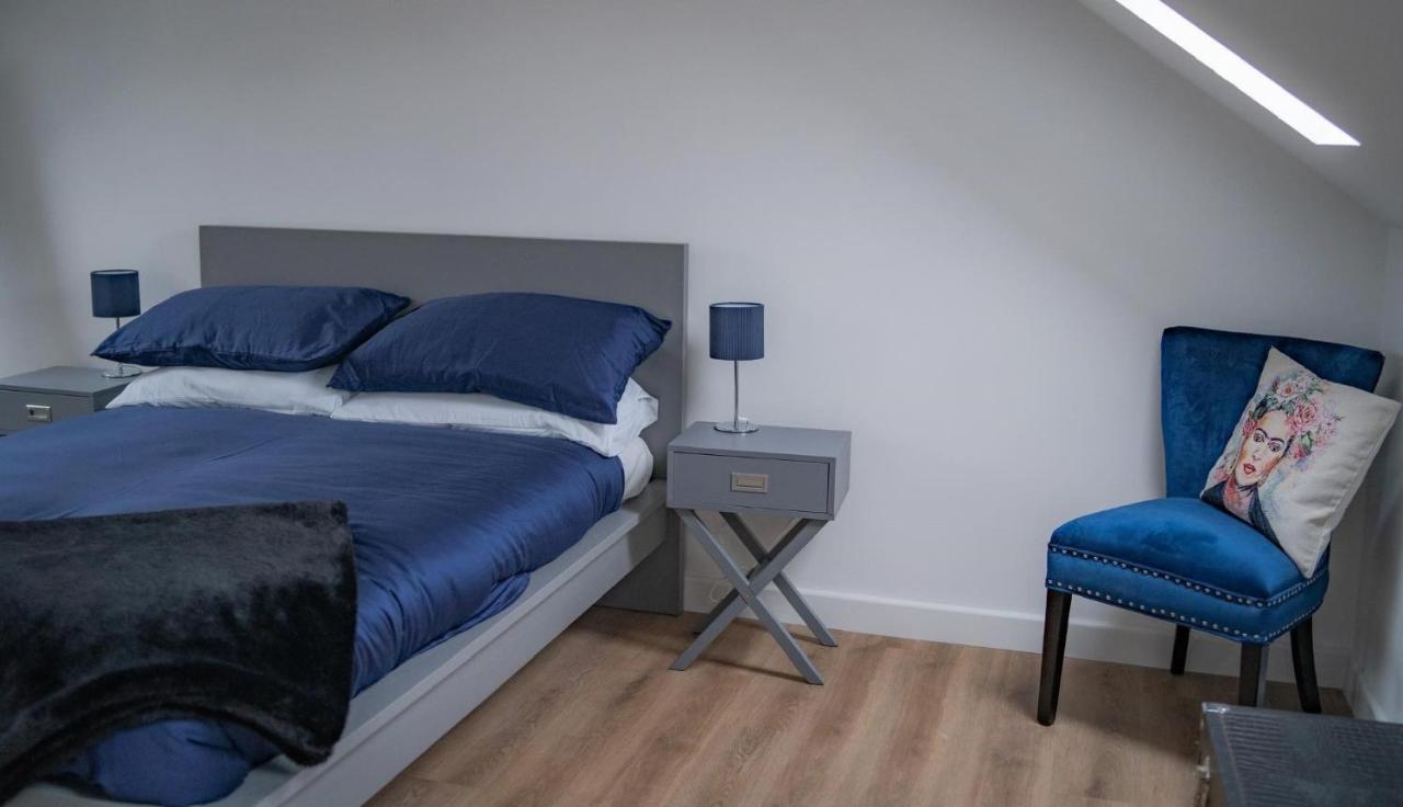 The Red House Modern Stylish Home From Home Walking Distance To Cardiff Bay And City Centre With Parking מראה חיצוני תמונה