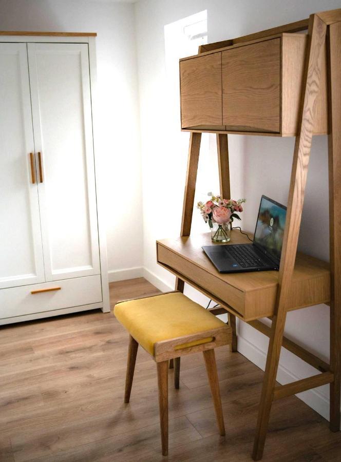 The Red House Modern Stylish Home From Home Walking Distance To Cardiff Bay And City Centre With Parking מראה חיצוני תמונה