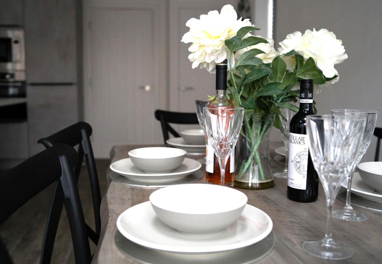 The Red House Modern Stylish Home From Home Walking Distance To Cardiff Bay And City Centre With Parking מראה חיצוני תמונה