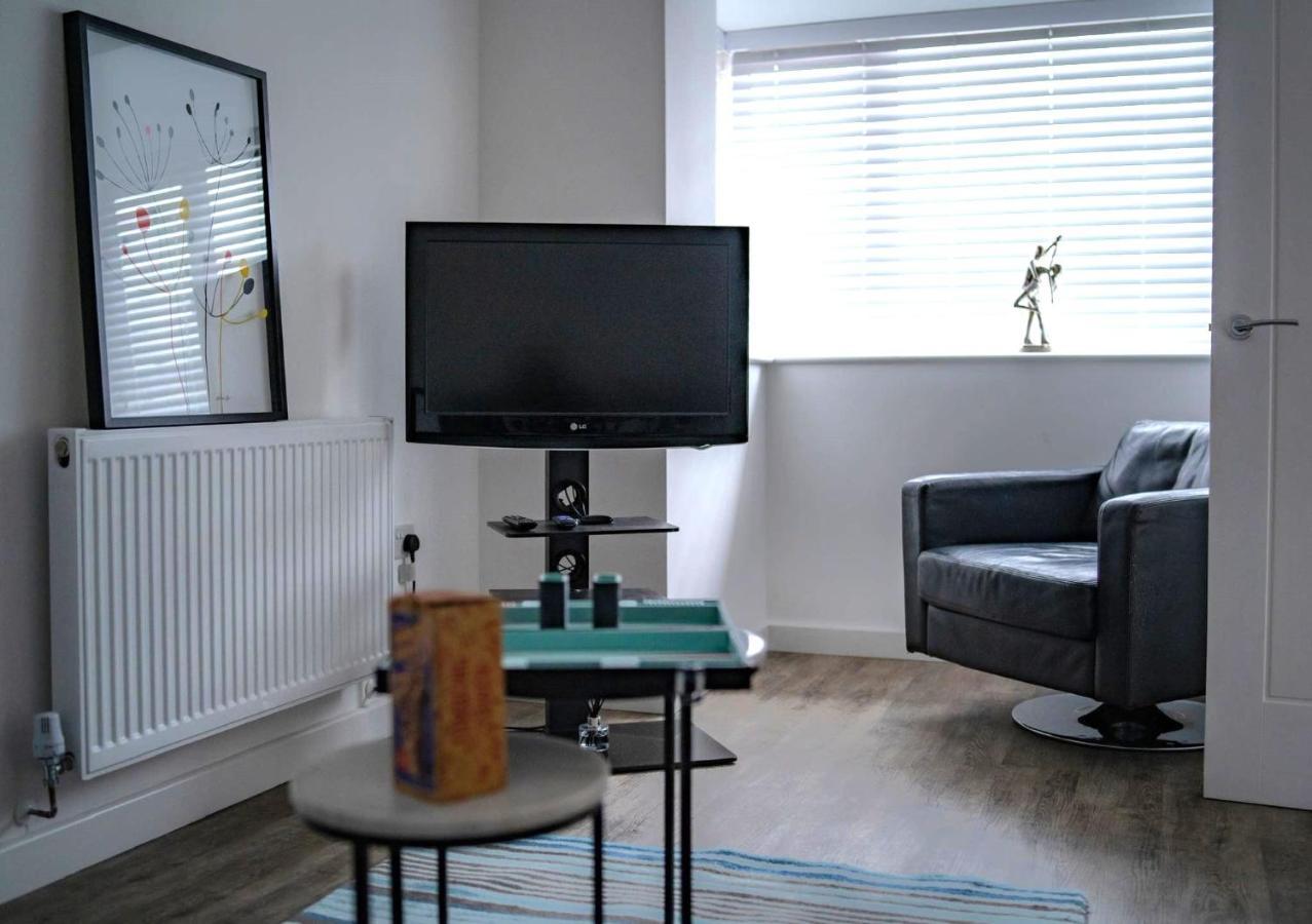 The Red House Modern Stylish Home From Home Walking Distance To Cardiff Bay And City Centre With Parking מראה חיצוני תמונה